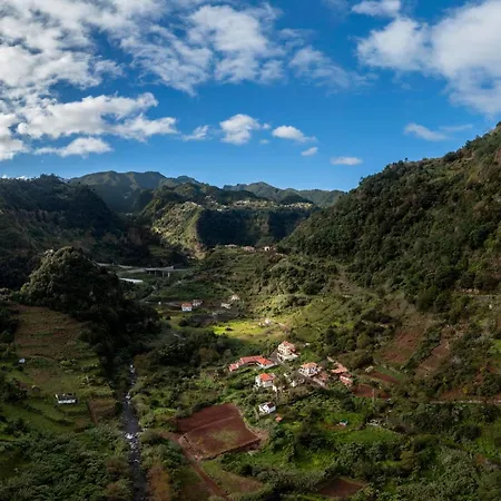 Casa Da Faja Alta - With Breakfast Included, By An Island