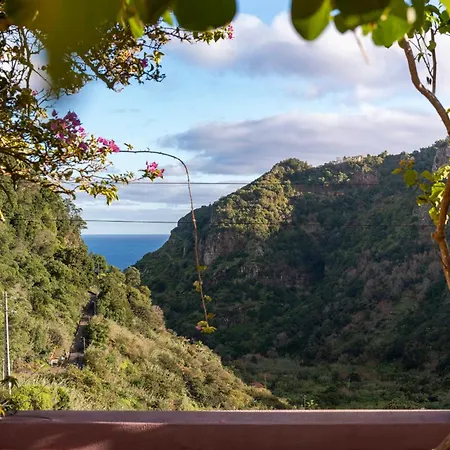 Casa Da Faja Alta - With Breakfast Included, By An Island