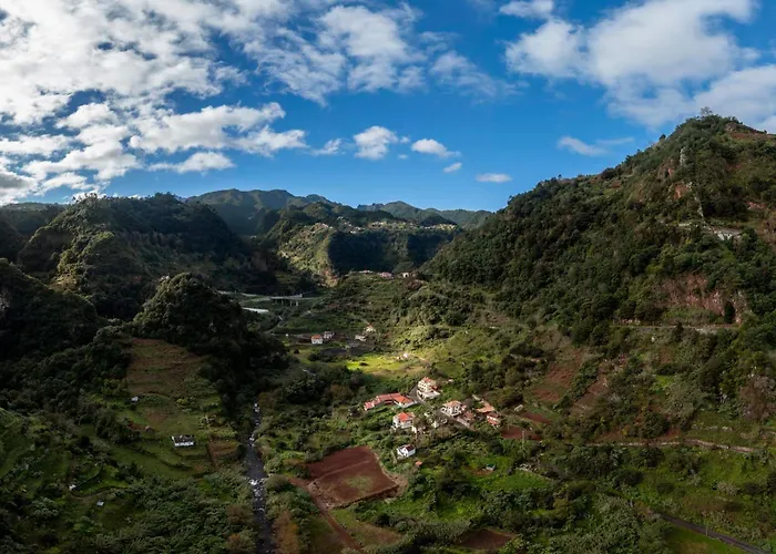 Casa Da Faja Alta - With Breakfast Included, By An Island
