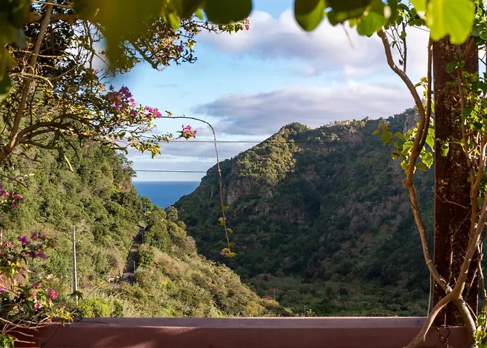 Casa Da Faja Alta - With Breakfast Included, By An Island